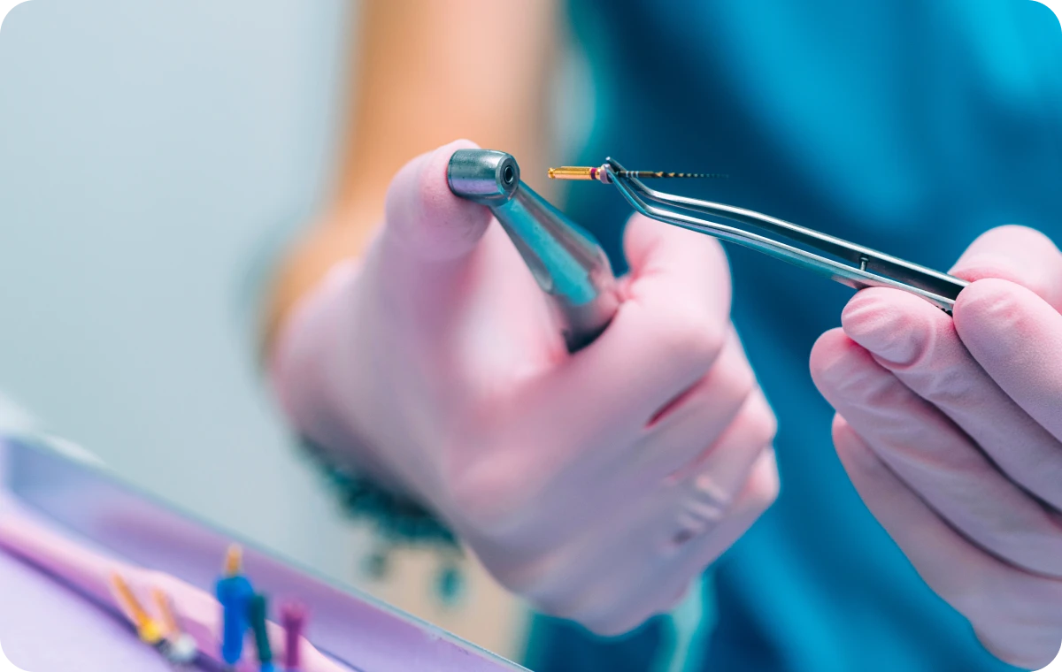 endodontie chirurgie dentistes bourgoin jaillieu Micro-chirurgie endodontique Dentistes Bourgoin-Jallieu | Cabinet dentaire Y2