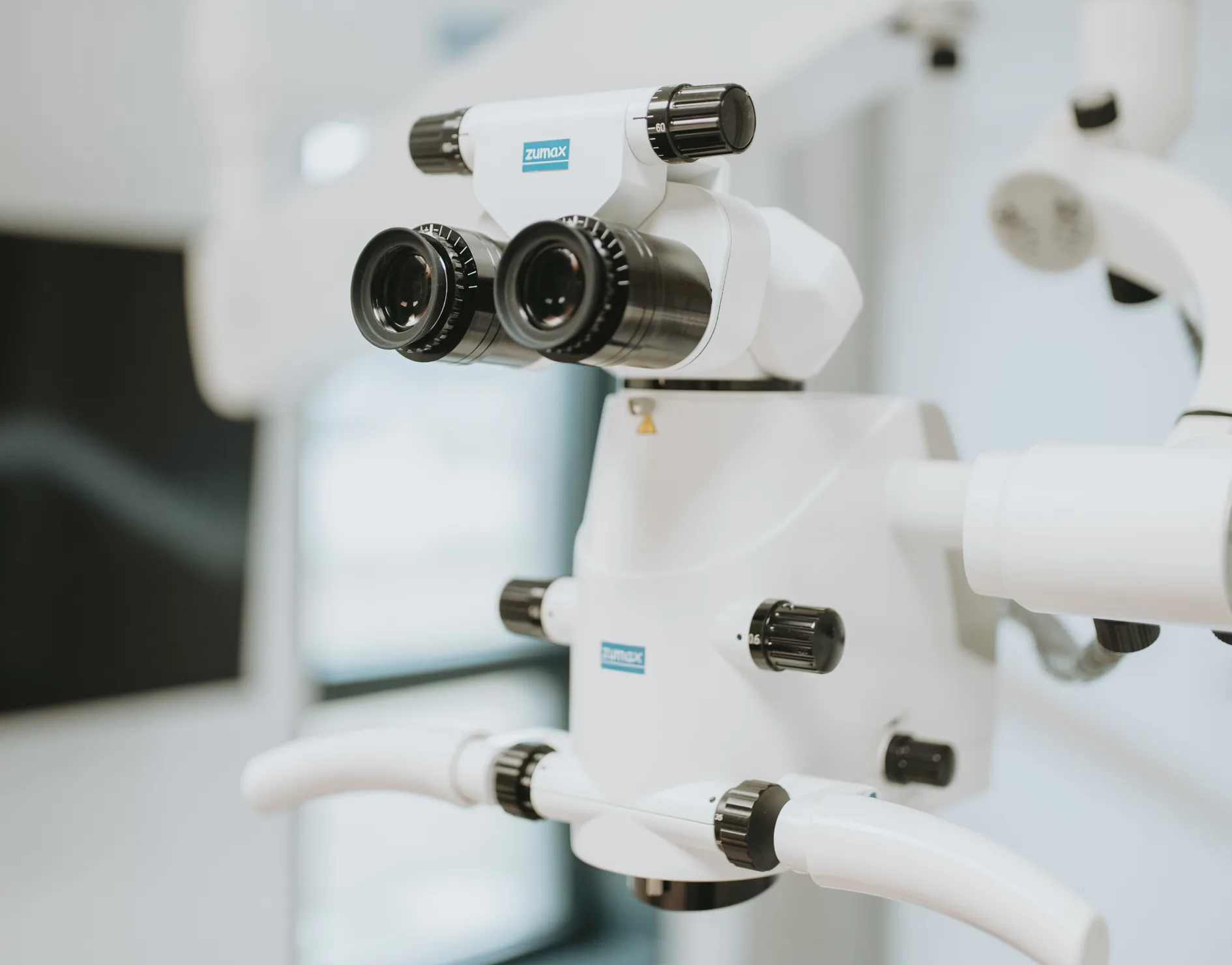 Microscope opératoire du cabinet dentaire Y2 à Bourgoin-Jallieu